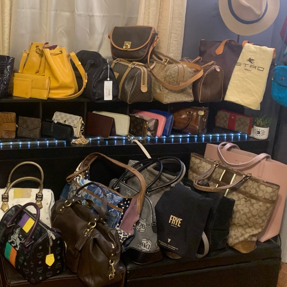 LIKE THIS LISTING TO GET NOTIFIED WHEN IM LIVE STREAMING LUX/ DESIGNR DEALS - Picture 14 of 17